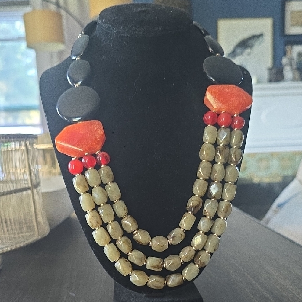 Elegant Multicolor Beaded Necklace